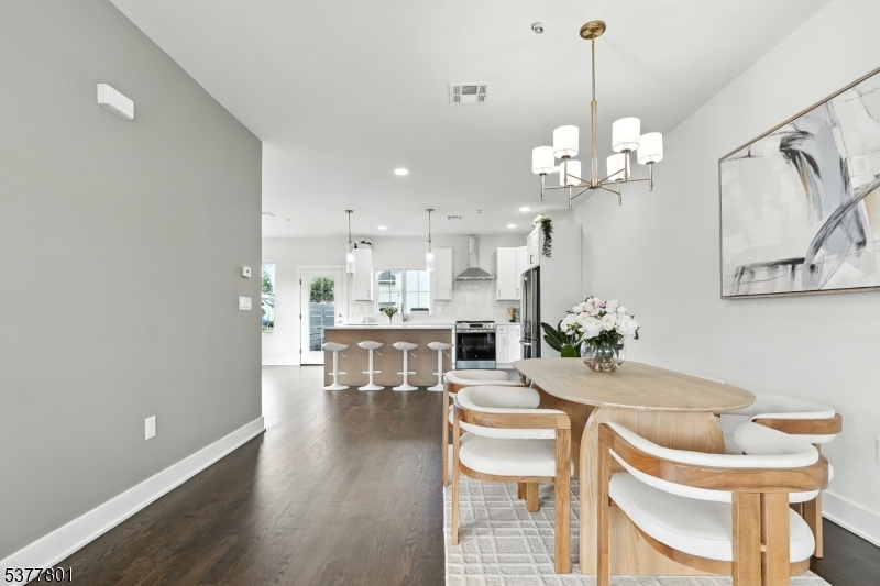 184 Canterbury Ave
