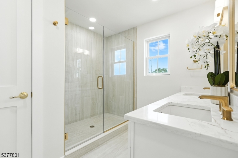 184 Canterbury Ave
