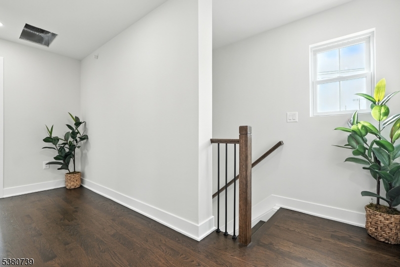 186 Canterbury Ave