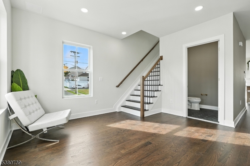 186 Canterbury Ave
