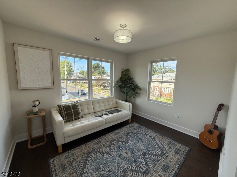 186 Canterbury Ave