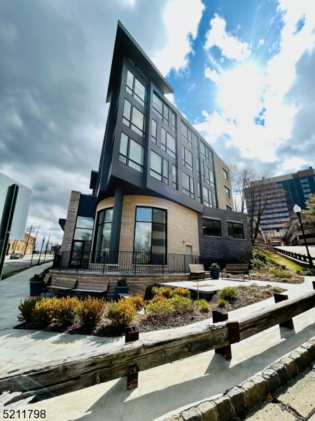 42 Spring St 106