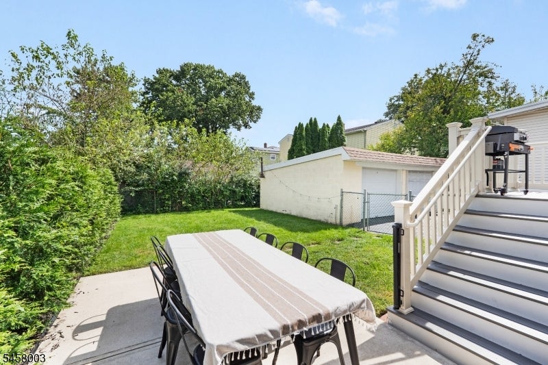 81 Burnside Ave