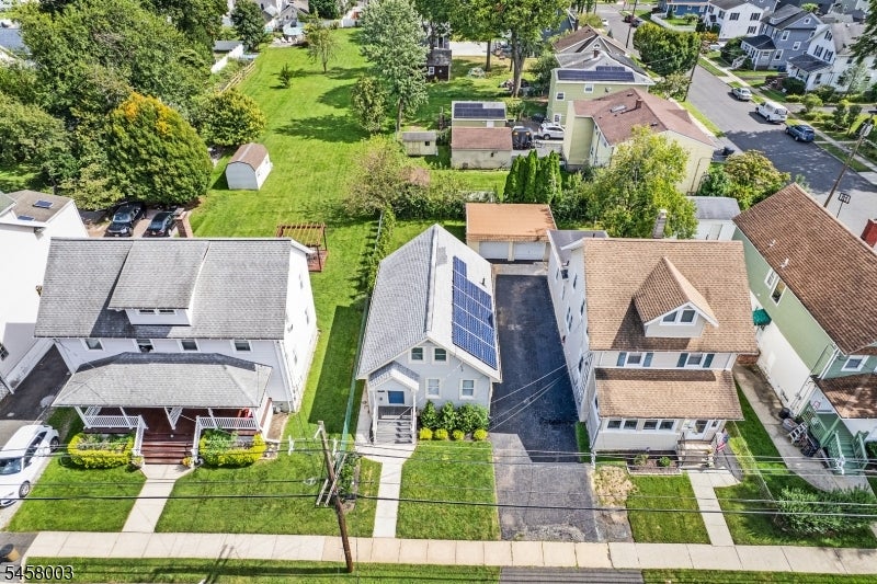 81 Burnside Ave