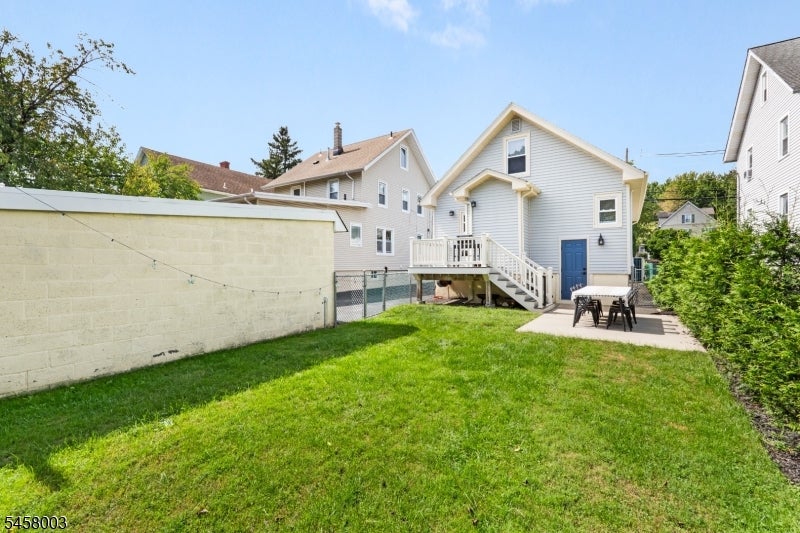 81 Burnside Ave