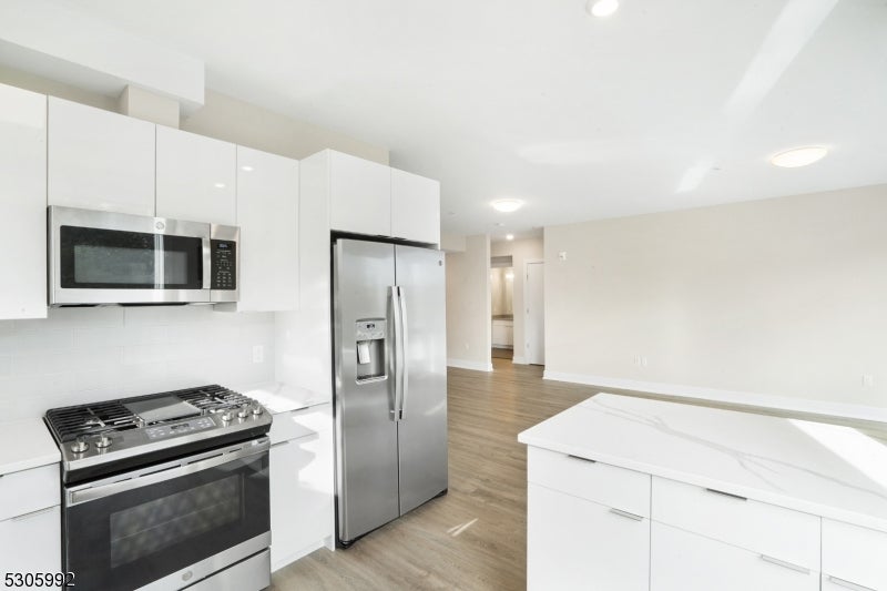 42 Spring St 103