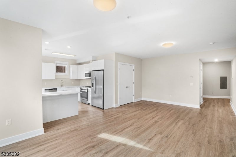 42 Spring St 103