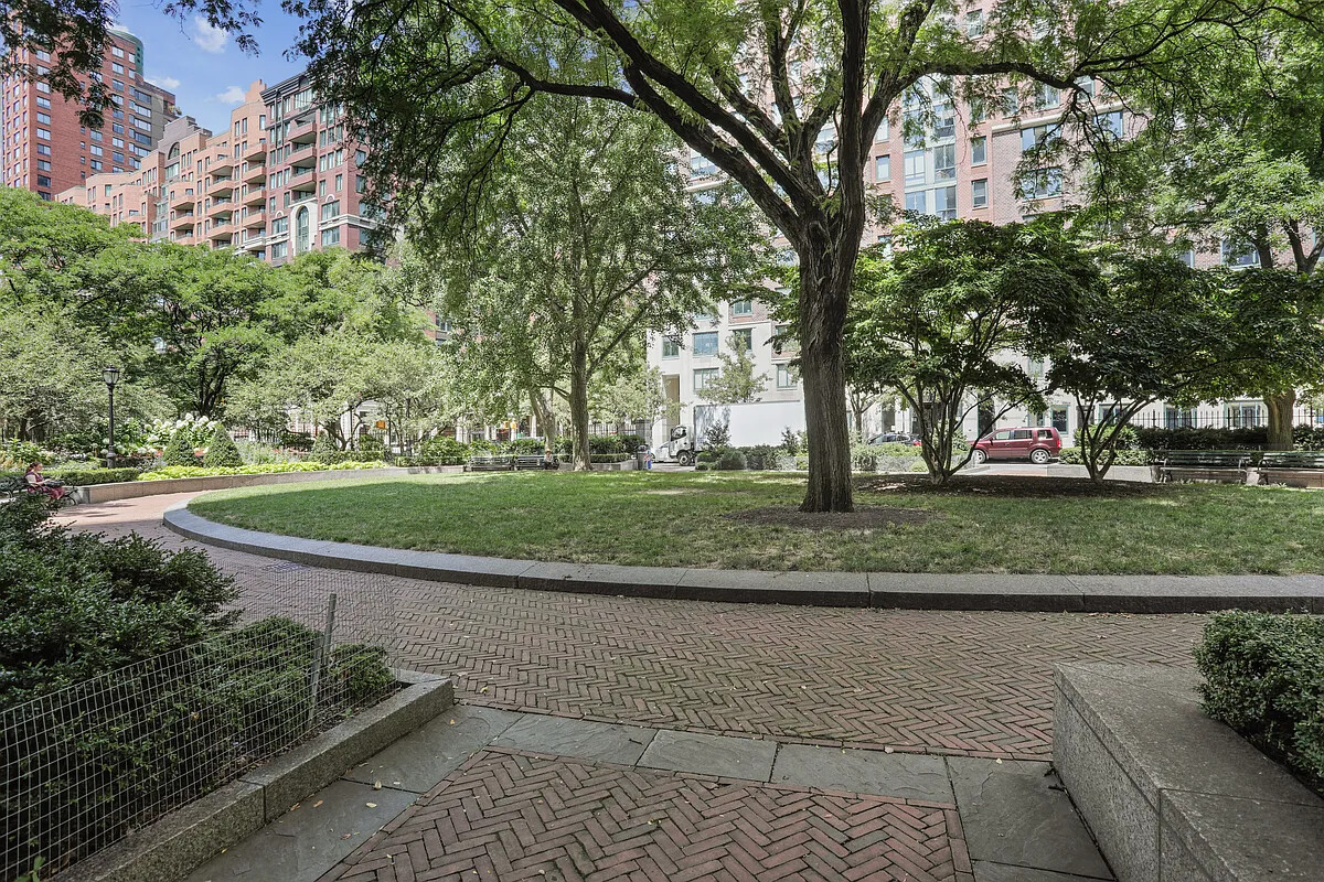 380 RECTOR Place 23G
