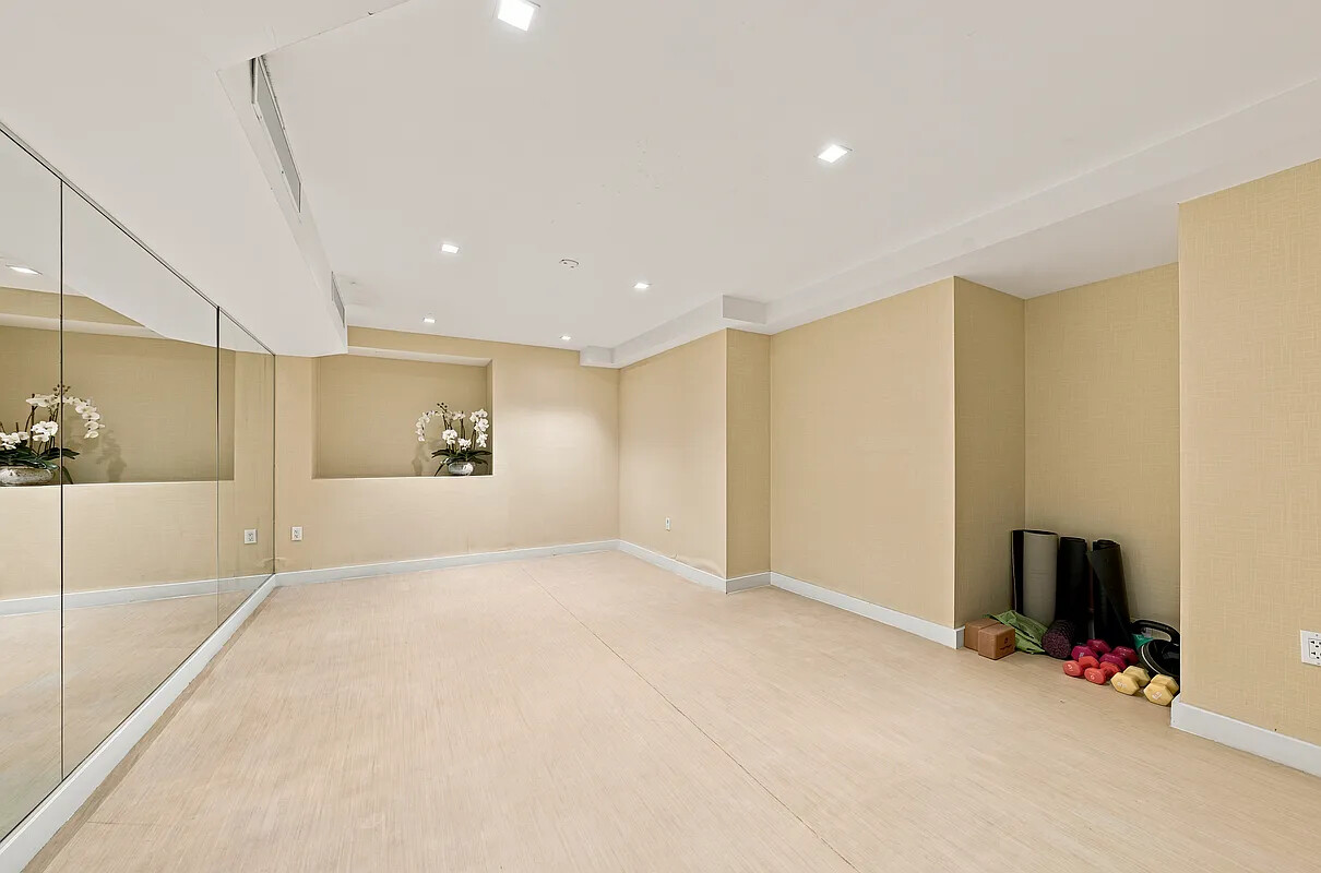200 RECTOR Place 12D