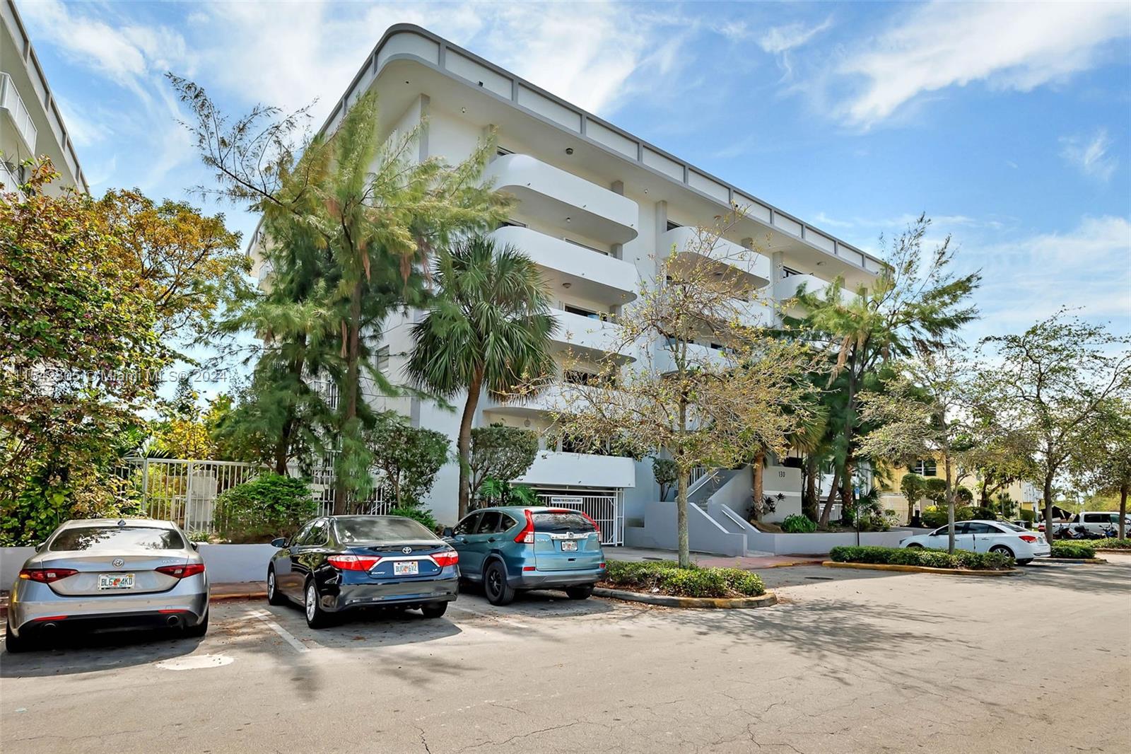 130 S Shore Dr # 5C