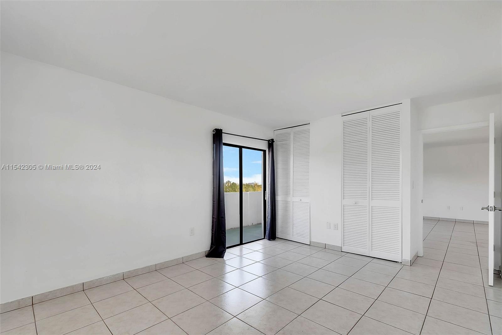 130 S Shore Dr # 5C
