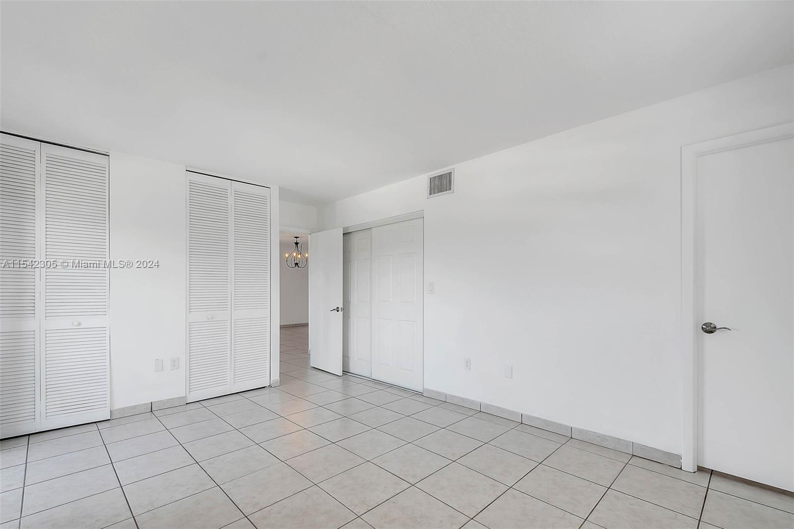 130 S Shore Dr # 5C