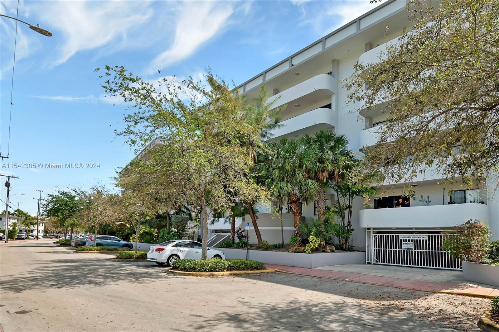130 S Shore Dr # 5C
