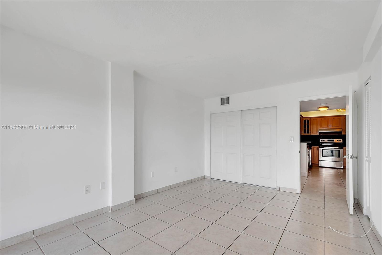 130 S Shore Dr # 5C