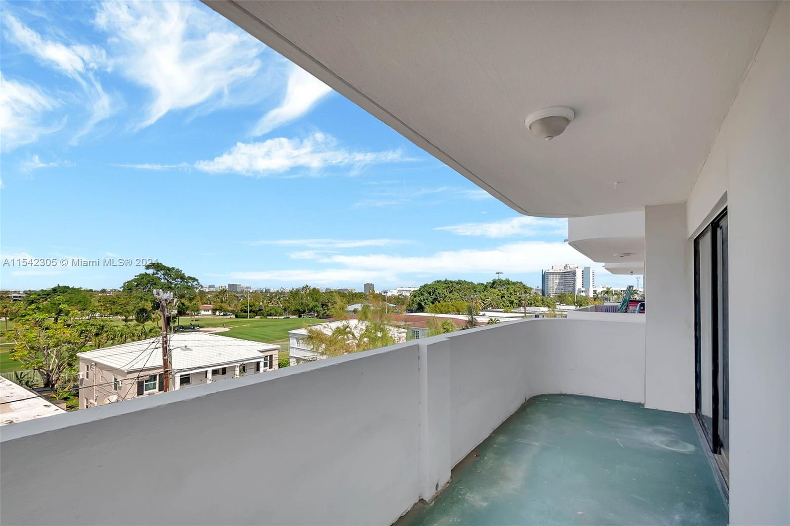 130 S Shore Dr # 5C