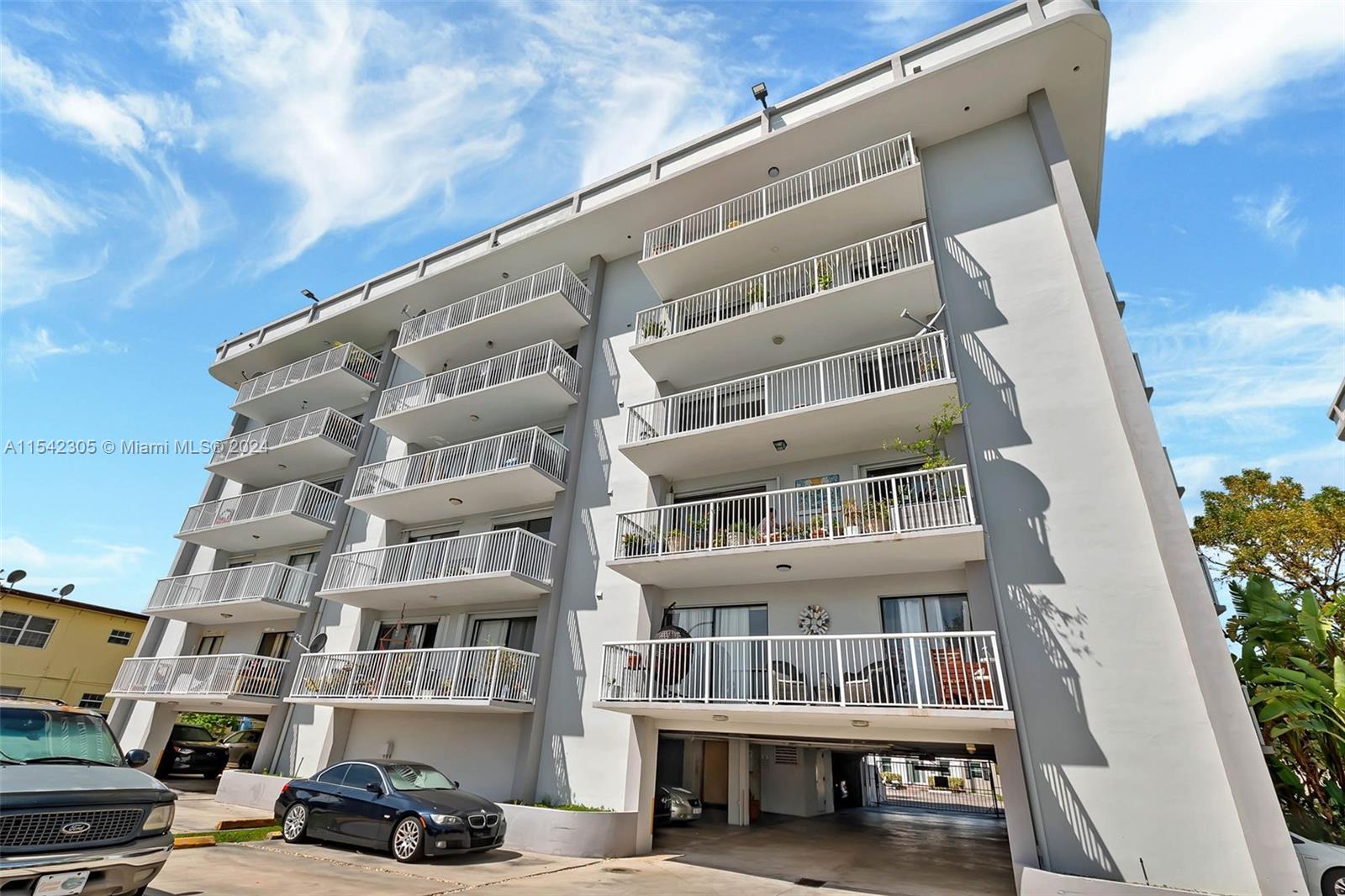 130 S Shore Dr # 5C