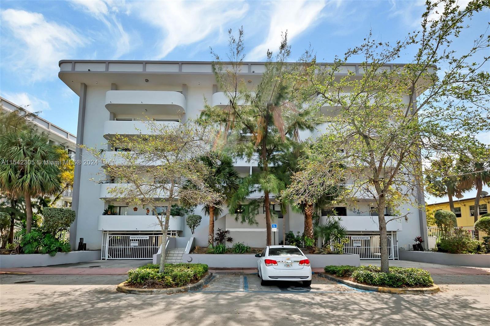 130 S Shore Dr # 5C