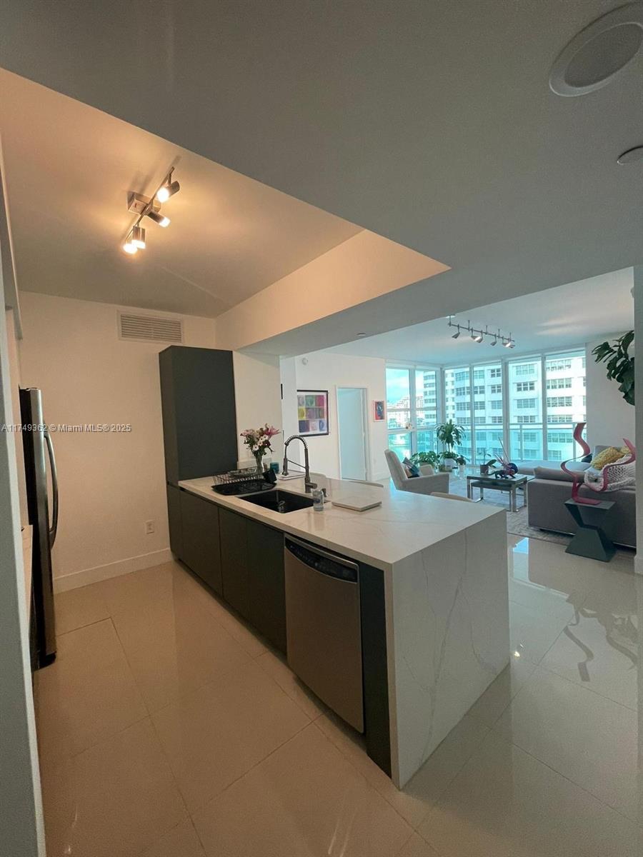 950 Brickell Bay Dr # 1210