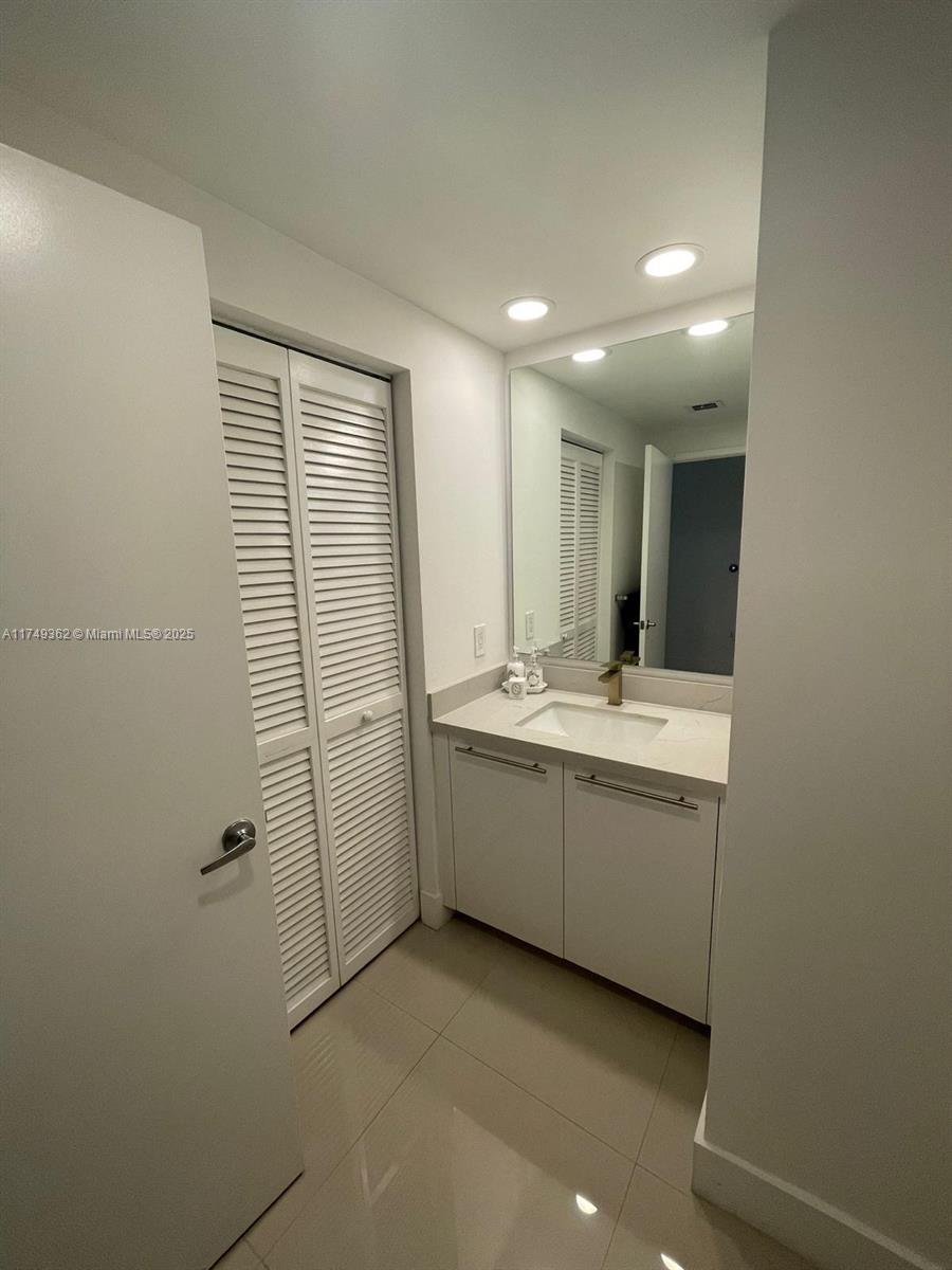 950 Brickell Bay Dr # 1210