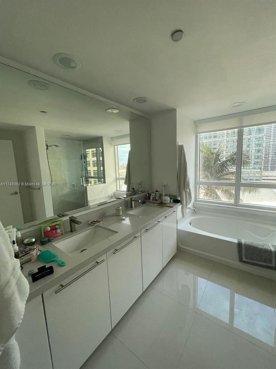 950 Brickell Bay Dr # 1210