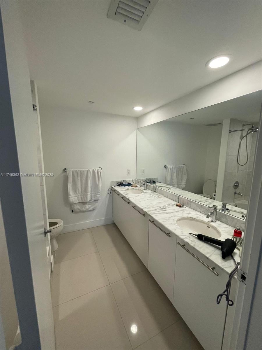 950 Brickell Bay Dr # 1210