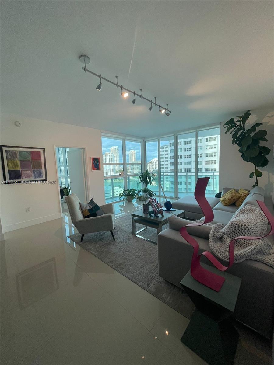 950 Brickell Bay Dr # 1210