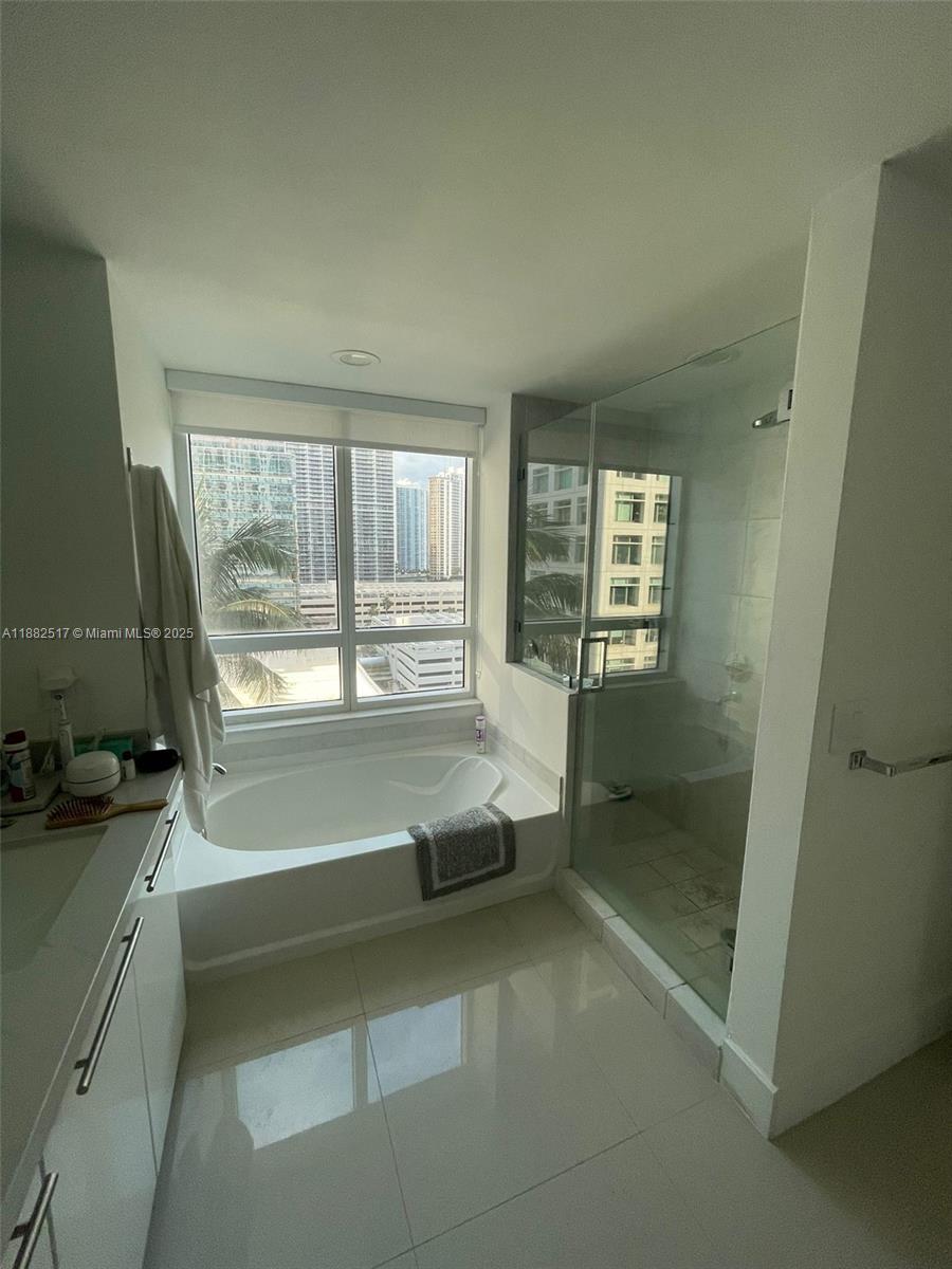 950 Brickell Bay Dr # 1210
