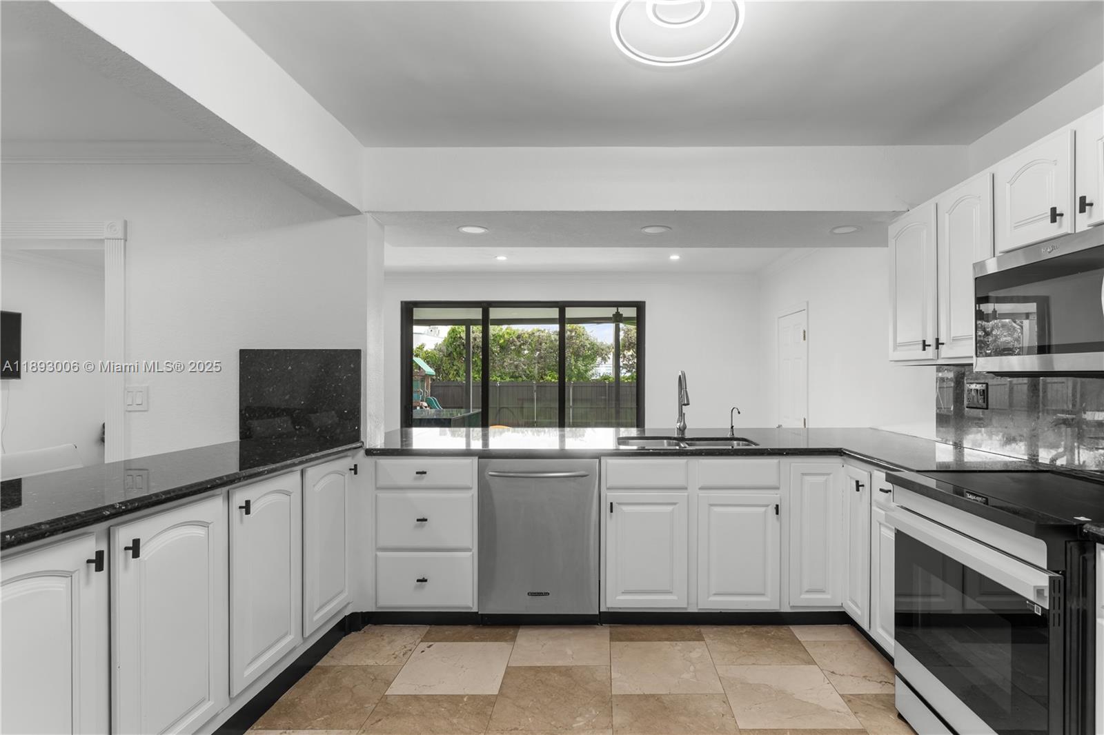 1315 N 47th Ave