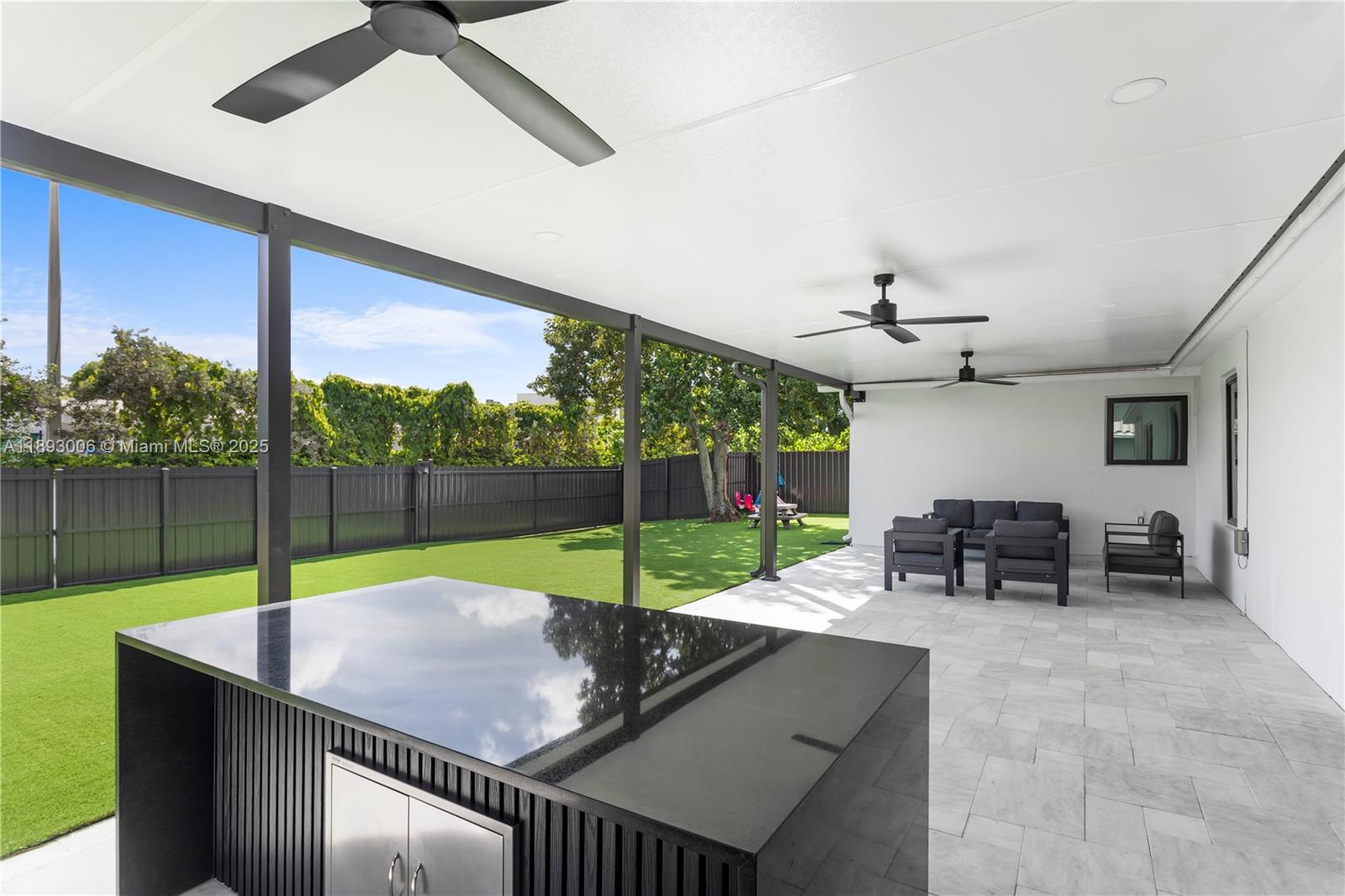 1315 N 47th Ave
