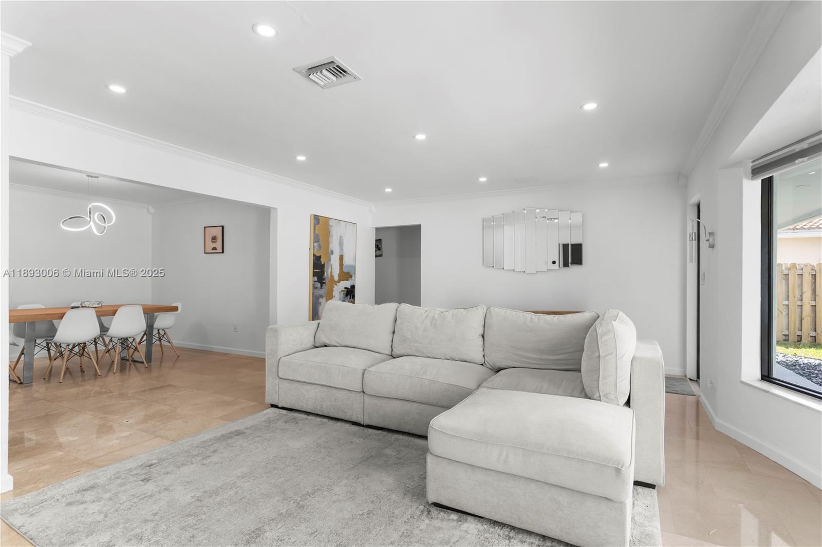 1315 N 47th Ave