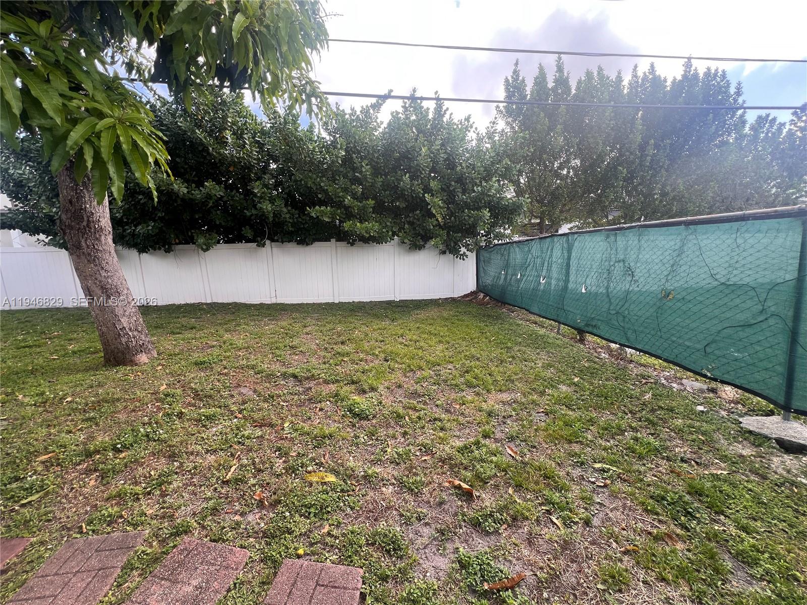 5010 SW 26th Ave # 3 Unit: 1-3