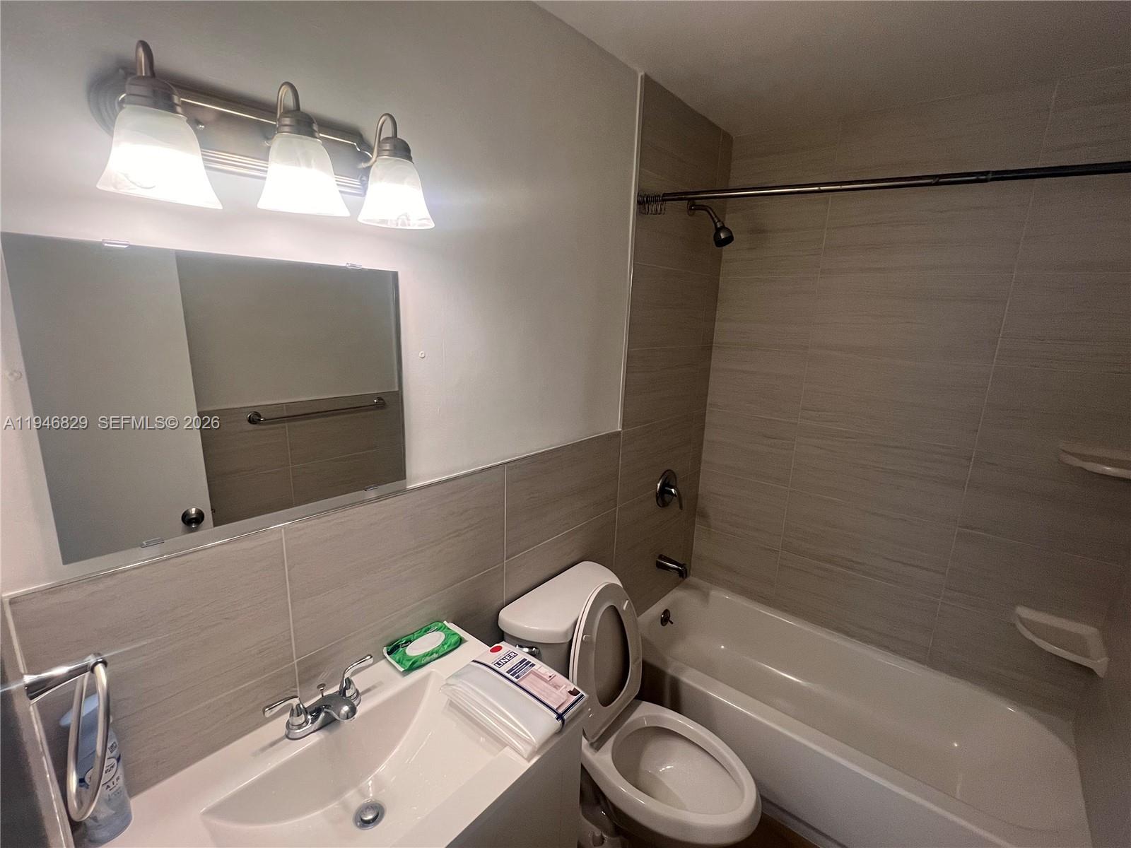 5010 SW 26th Ave # 3 Unit: 1-3