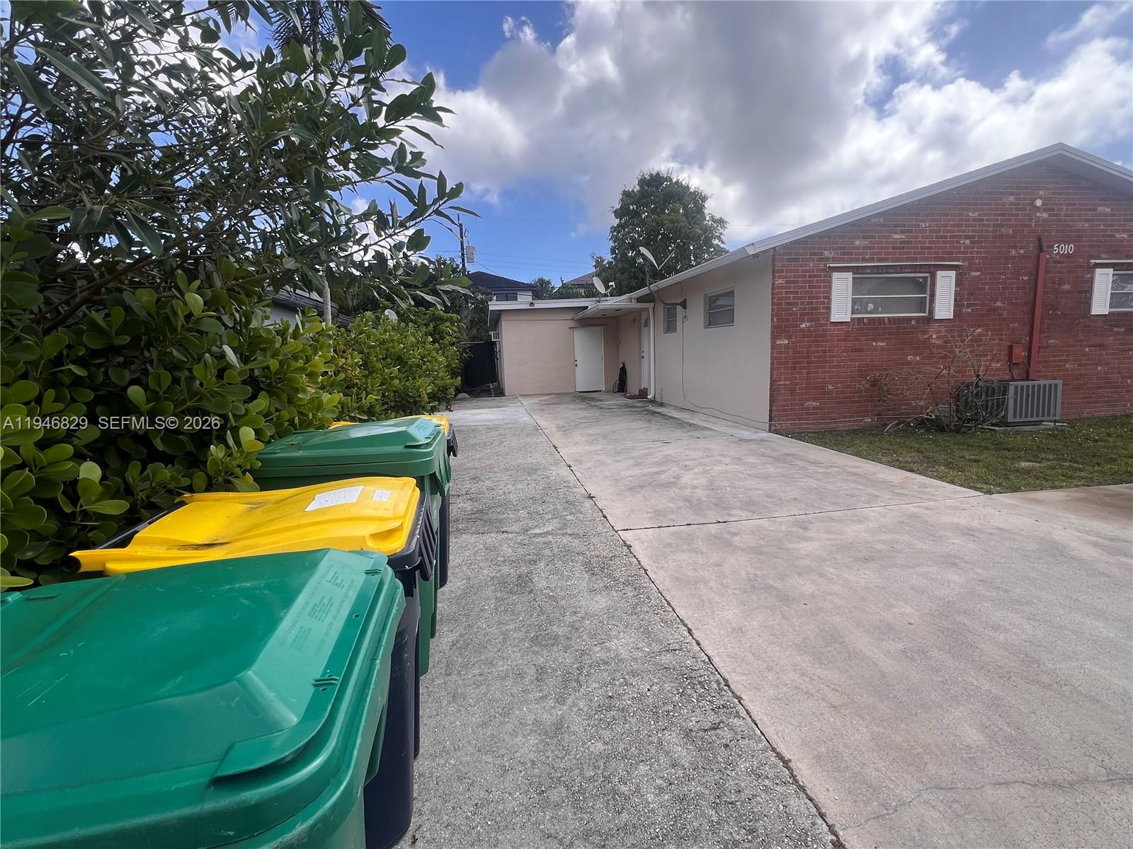 5010 SW 26th Ave # 3 Unit: 1-3