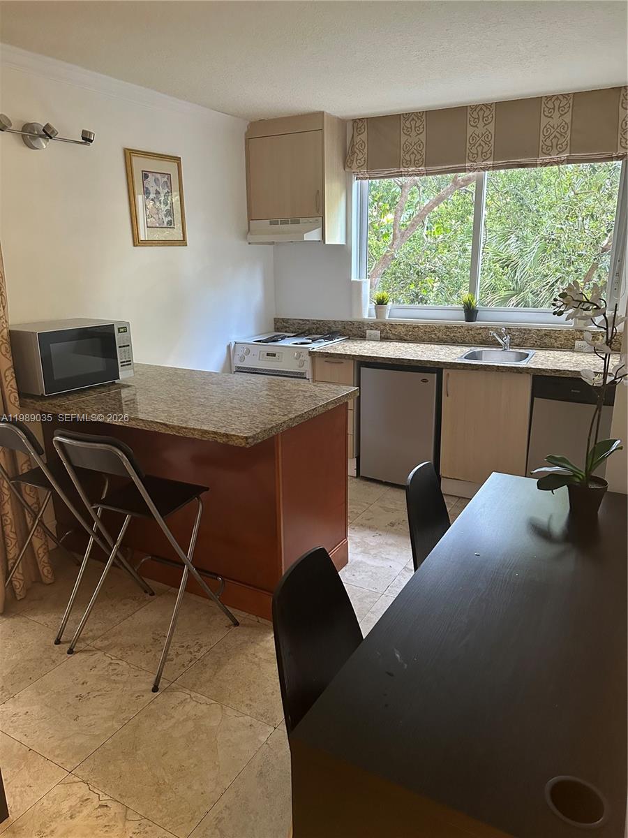 2951 S Bayshore Dr # 417