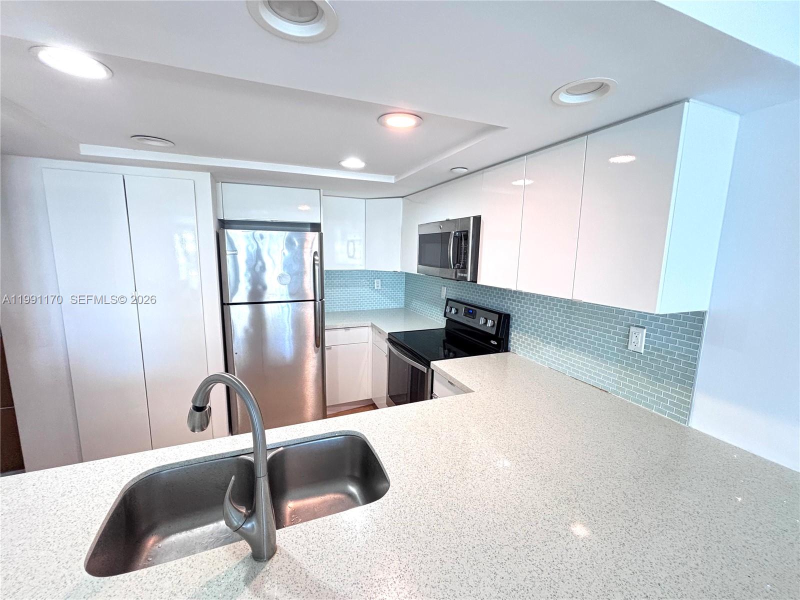 400 S Pointe Dr # 408