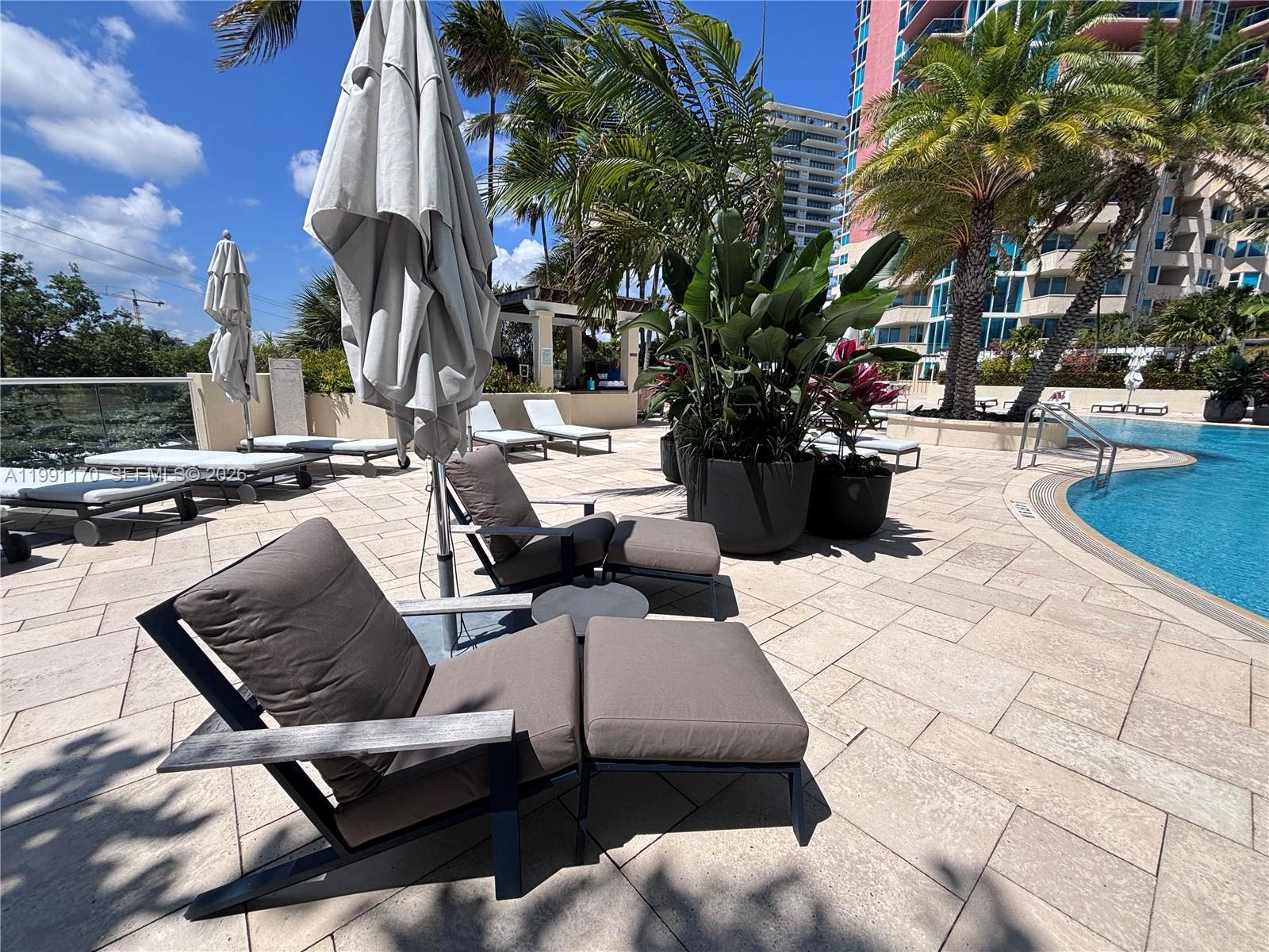 400 S Pointe Dr # 408