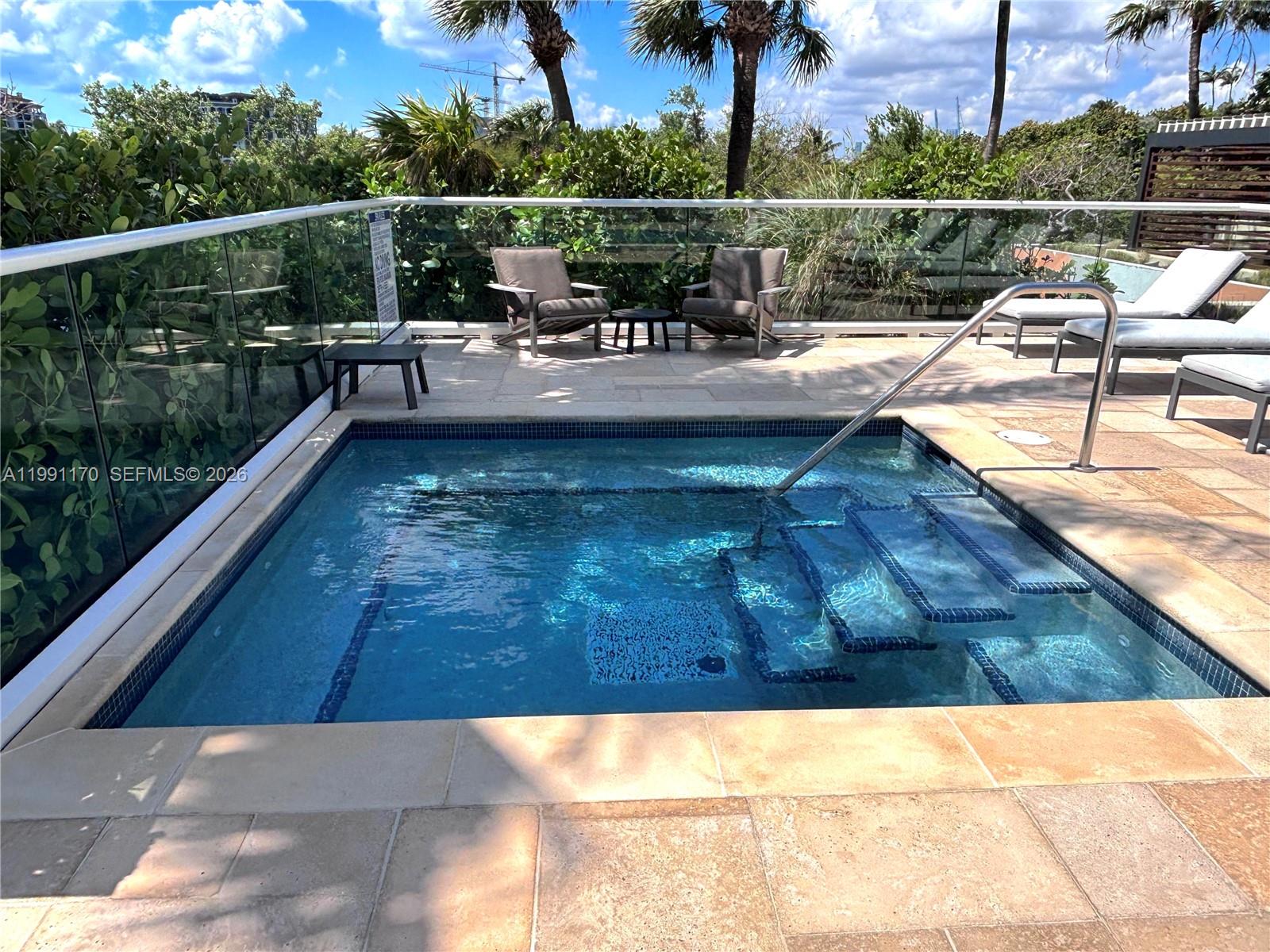 400 S Pointe Dr # 408