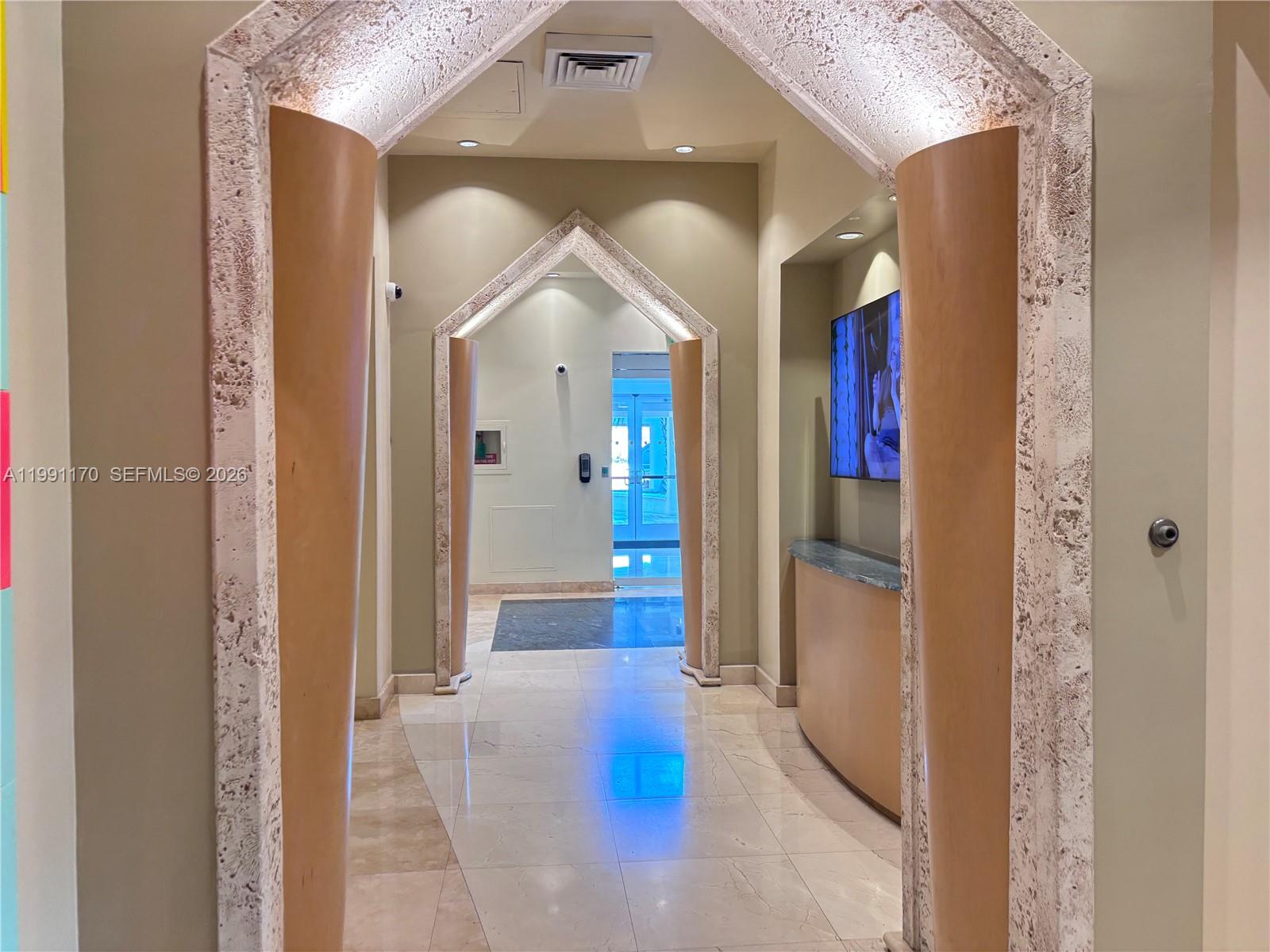 400 S Pointe Dr # 408