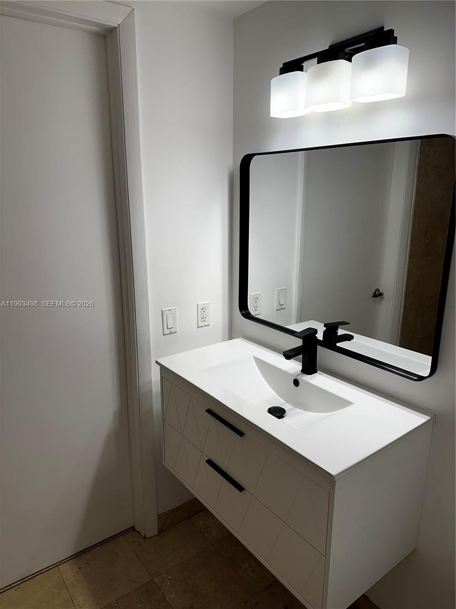 350 S Miami Ave Unit: 1704