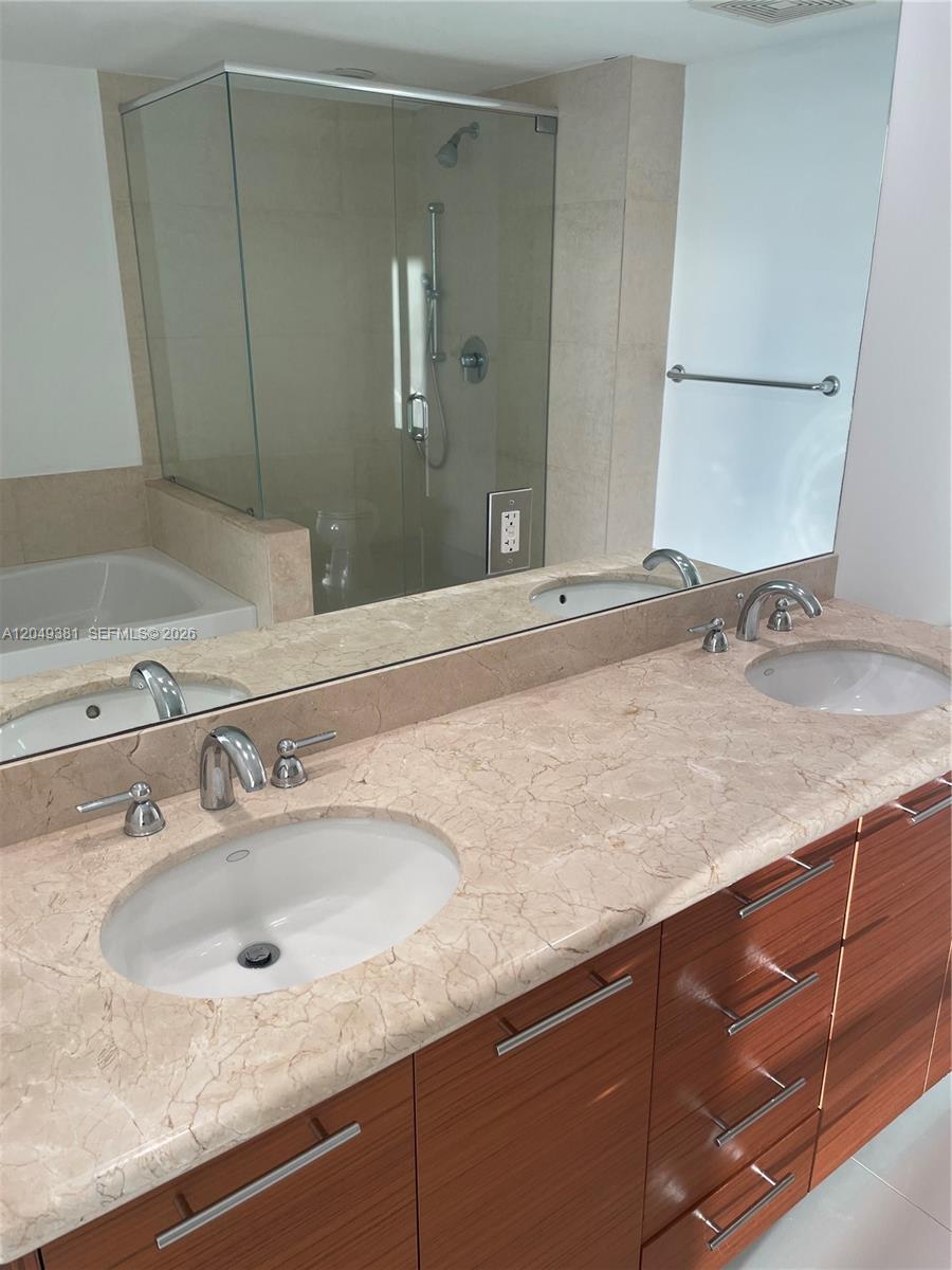 50 Biscayne Blvd # 5001