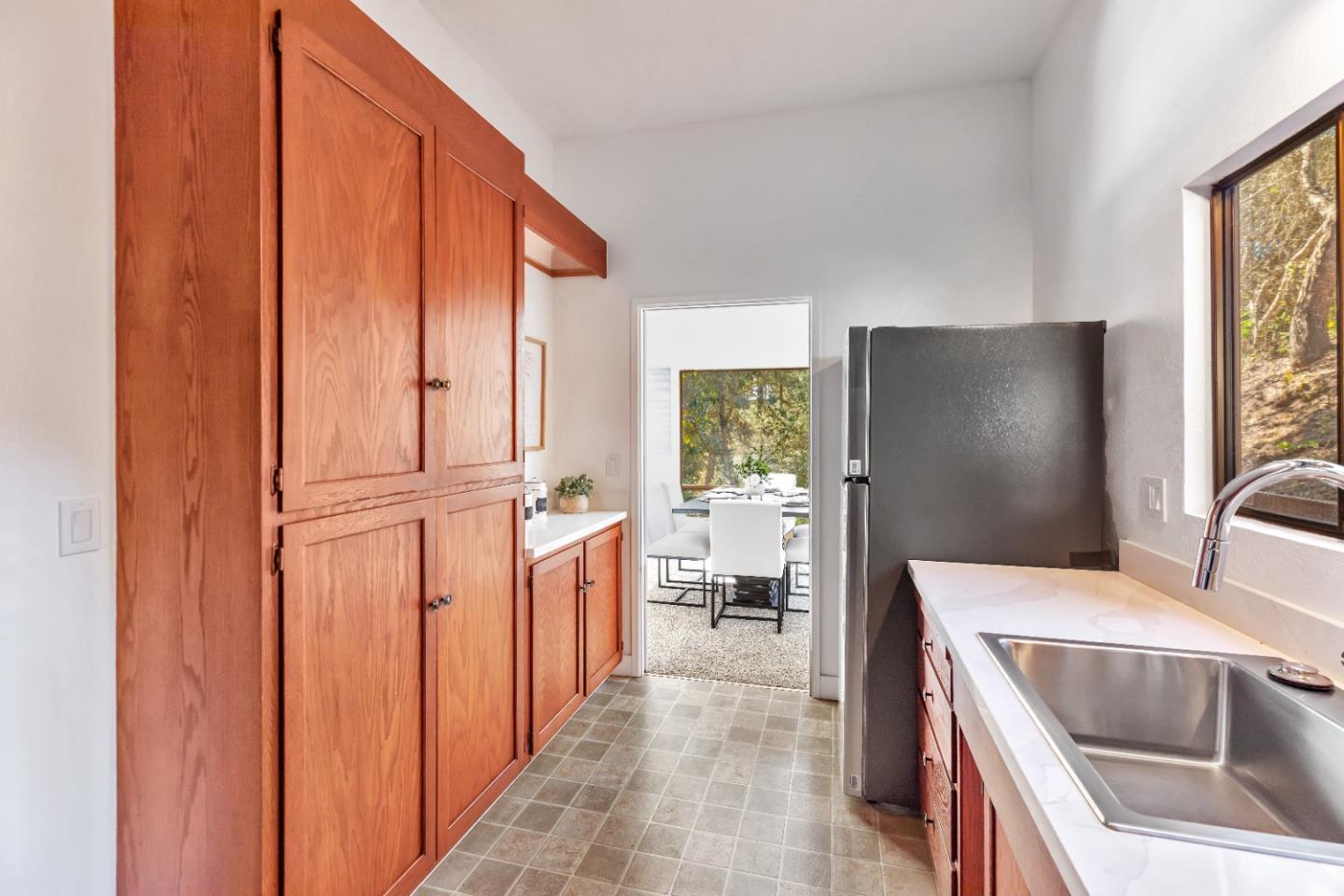 102 Robak DR