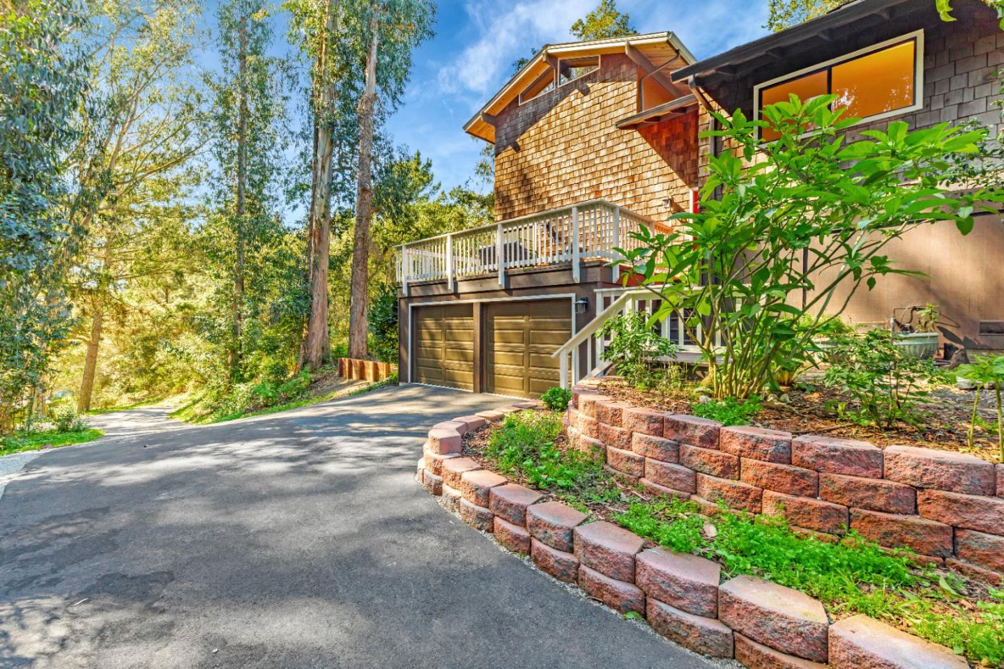 102 Robak DR