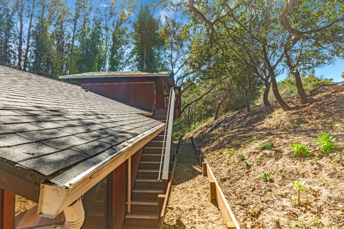 102 Robak DR