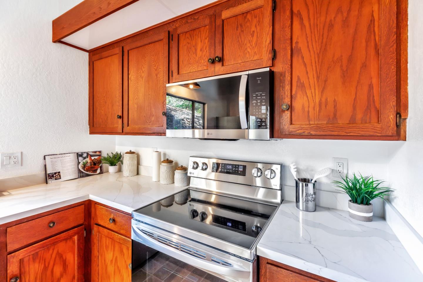 102 Robak DR