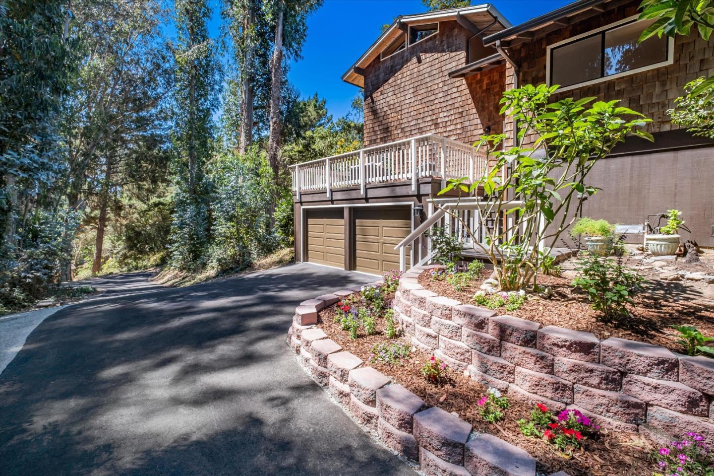 102 Robak DR