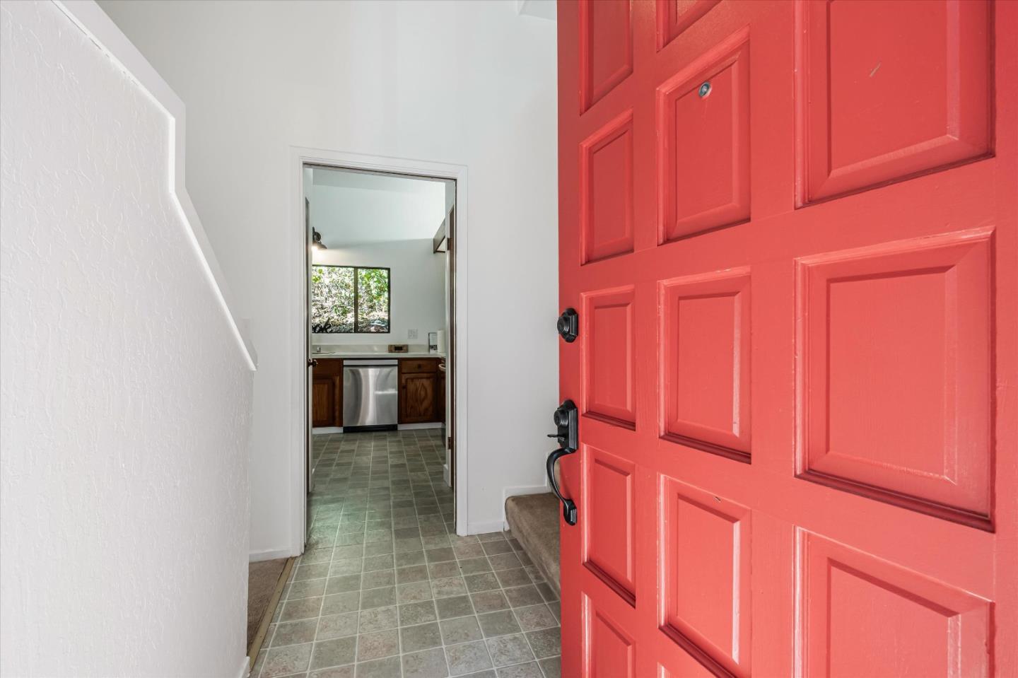 102 Robak DR