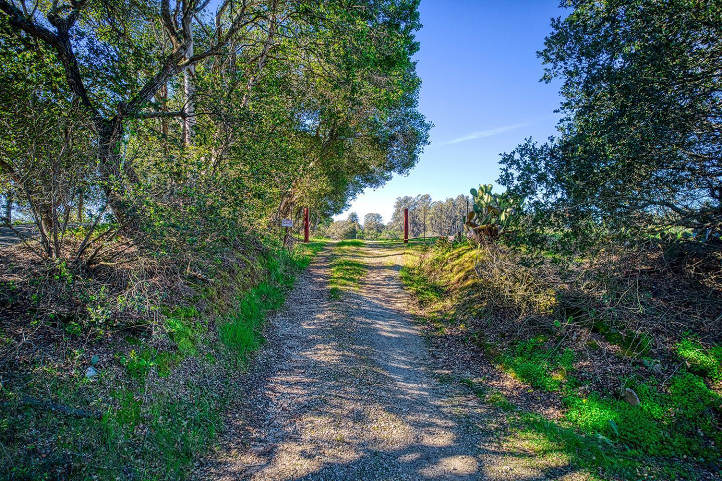 571 Calabasas Road