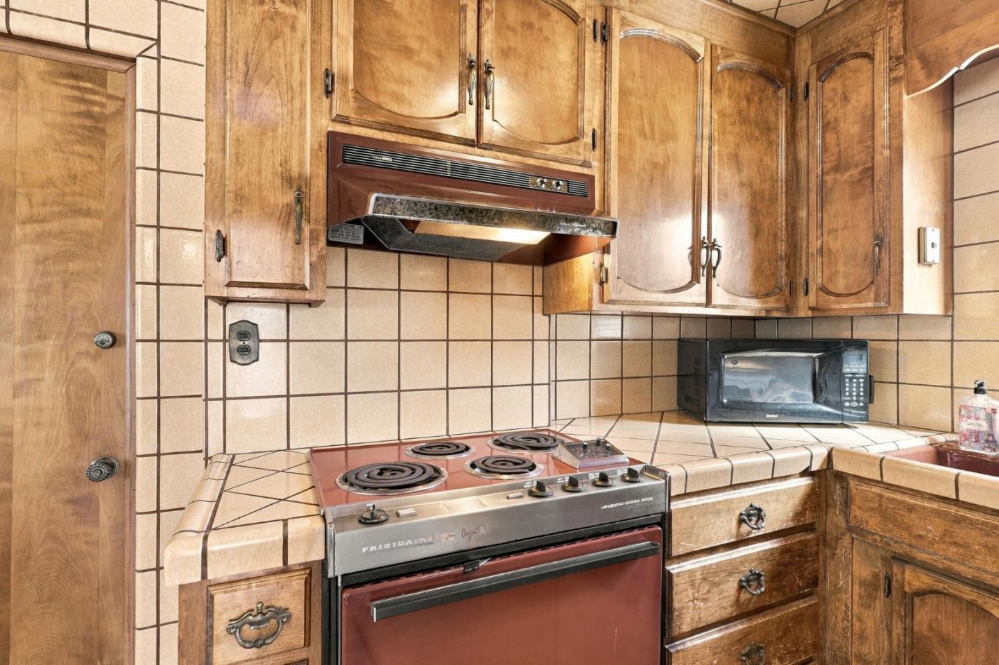 1250 Soquel AVE