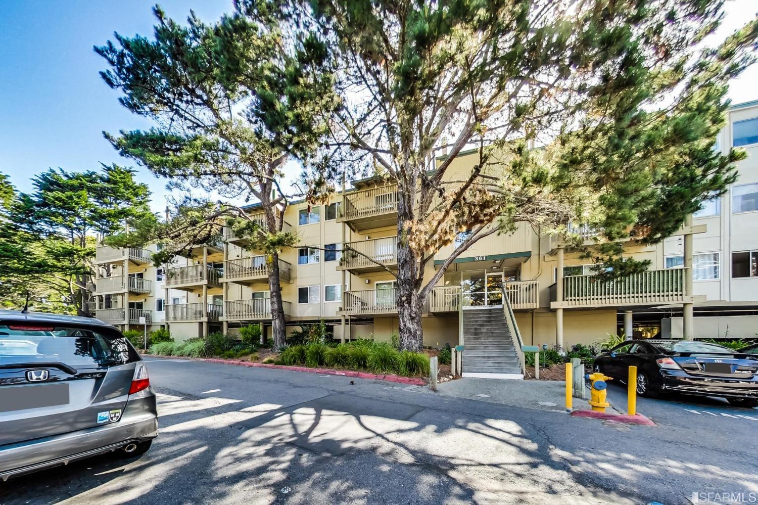 361 Half Moon Lane Unit: 213