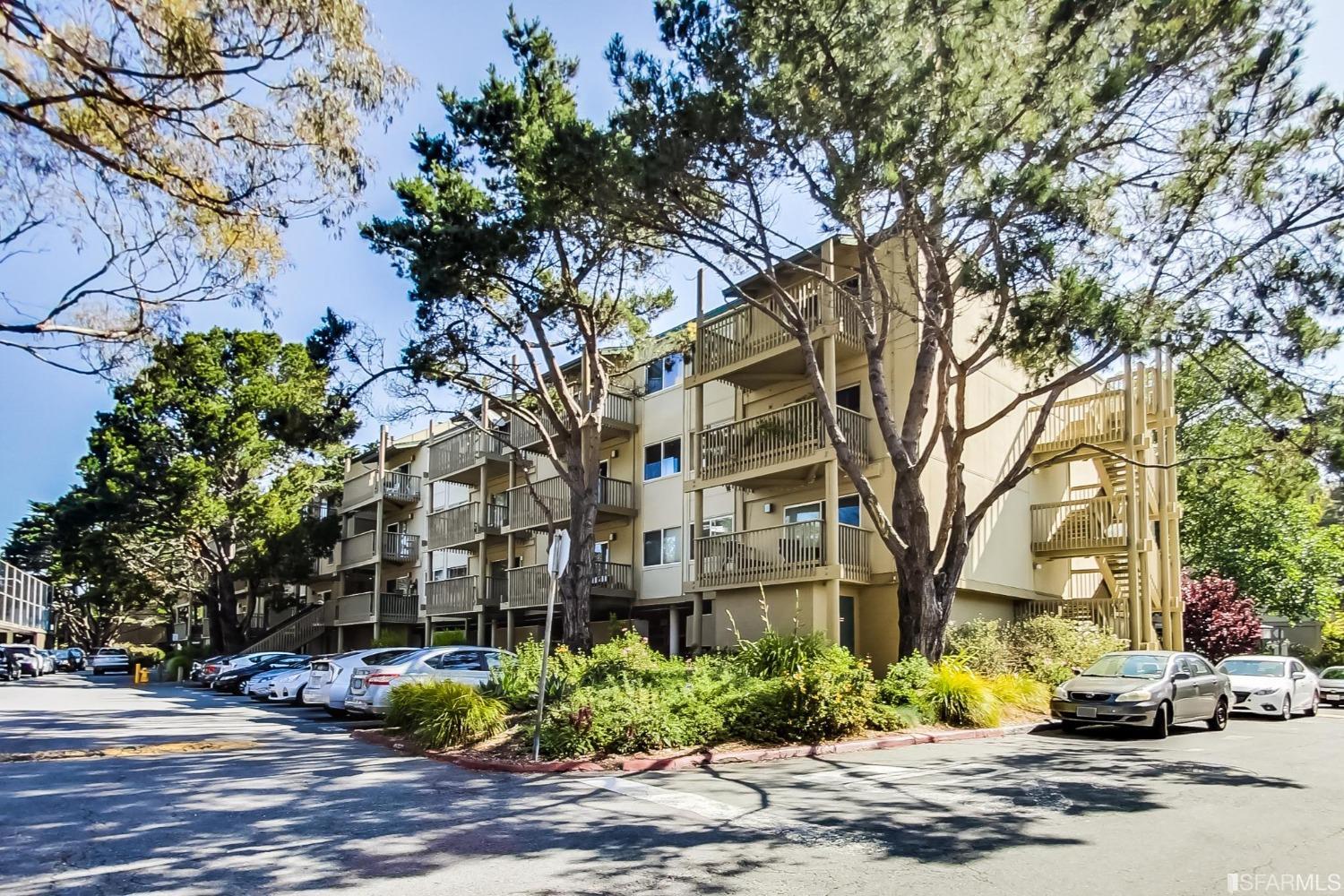 361 Half Moon Lane Unit: 213